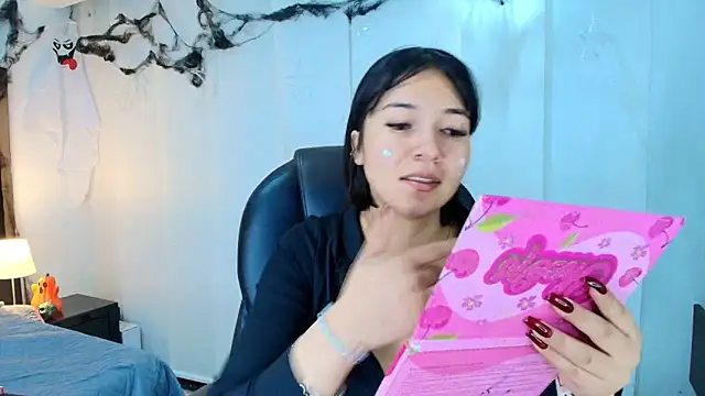 lina bedoya  online show from 11/13/25, 11:53