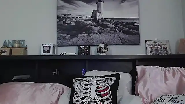 CrystalLakeXO online show from 02/09/25, 05:50