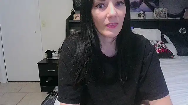 CrystalLakeXO online show from 04/23/26, 05:41