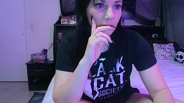 Snapshot of CrystalLakeXO chatting on 05/12/26, 03:47 CrystalLakeXO online show from 05/12/26, 03:47