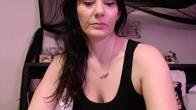 Snapshot of CrystalLakeXO chatting on 06/21/26, 04:59 CrystalLakeXO online show from 06/21/26, 04:59
