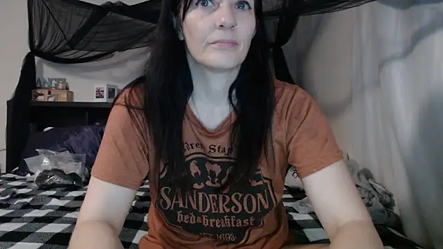Snapshot of CrystalLakeXO chatting on 07/25/26, 06:55 CrystalLakeXO online show from 07/25/26, 06:55
