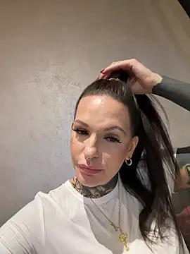 Snapshot of AileenInkOfficial chatting on 01/22/25, 06:10 AileenInkOfficial online show from 01/22/25, 06:10