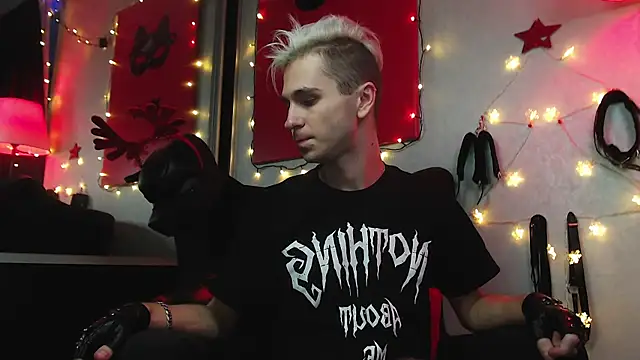 Joseph  Quinn online show from 12/23/24, 05:22