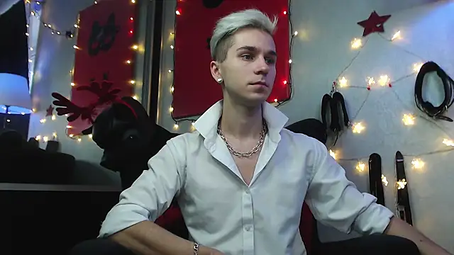 Joseph  Quinn online show from 12/24/24, 11:28