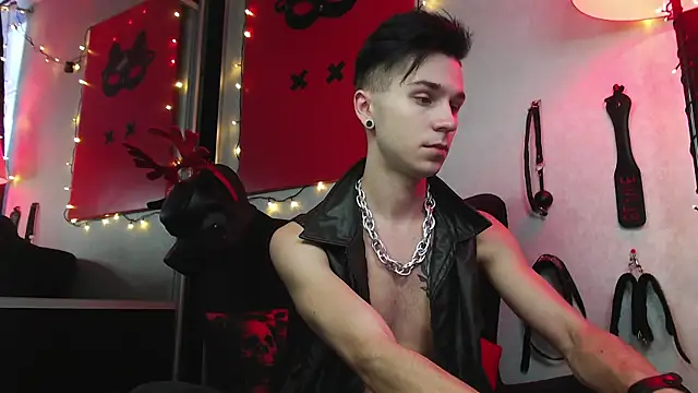 Joseph  Quinn online show from 01/05/25, 11:48