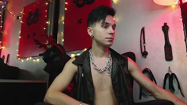 Joseph  Quinn online show from 01/05/25, 02:52