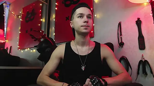 Joseph  Quinn online show from 01/08/25, 07:55