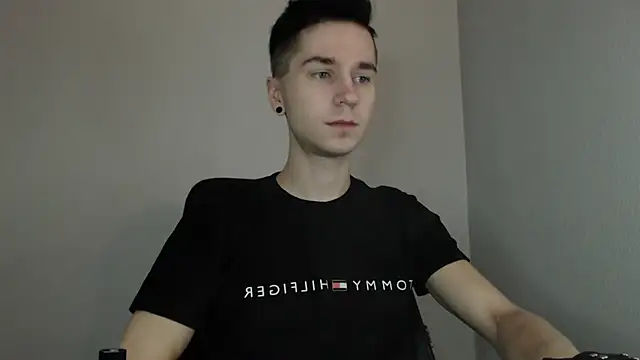 Joseph  Quinn online show from 01/09/25, 08:13