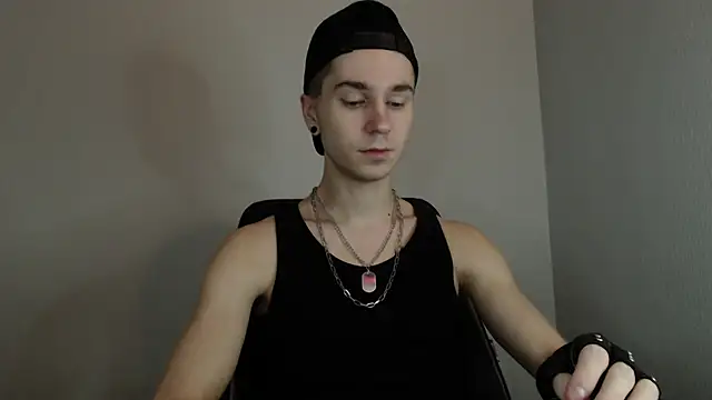 Joseph  Quinn online show from 01/11/25, 08:11