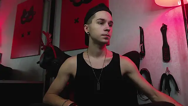 Joseph  Quinn online show from 01/14/25, 09:02