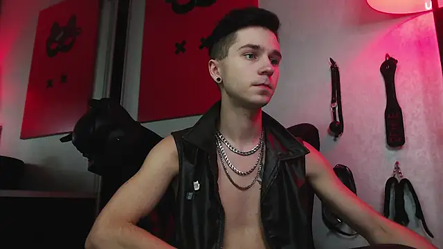 Joseph  Quinn online show from 01/18/25, 02:12