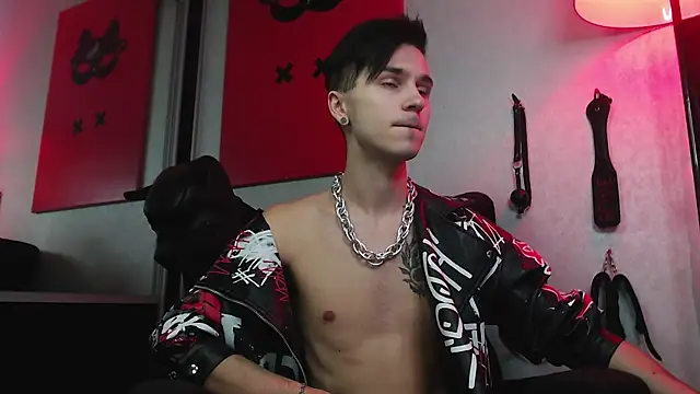 Joseph  Quinn online show from 01/20/25, 09:03