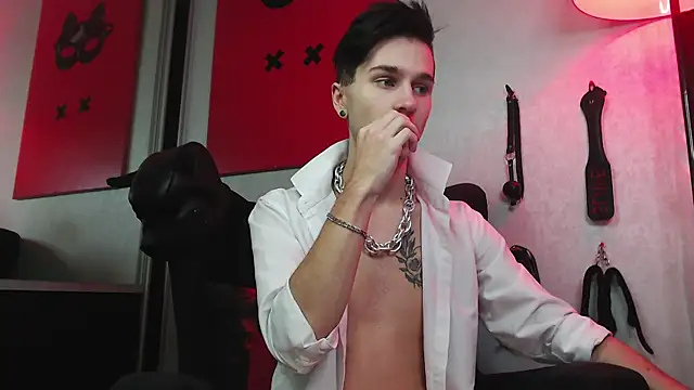 Joseph  Quinn online show from 01/21/25, 08:08