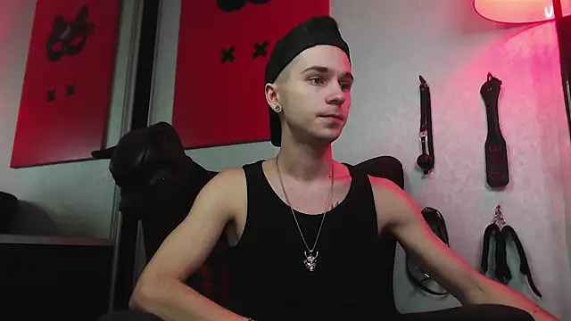 Joseph  Quinn online show from 01/22/25, 12:06