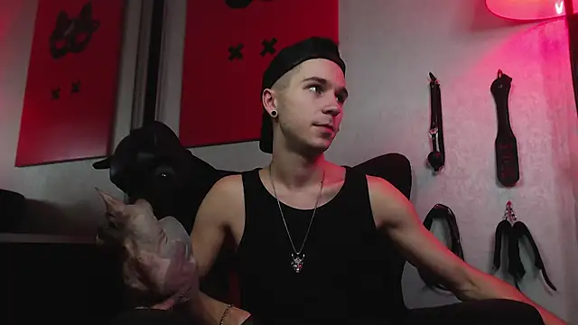 Joseph  Quinn online show from 01/25/25, 12:06