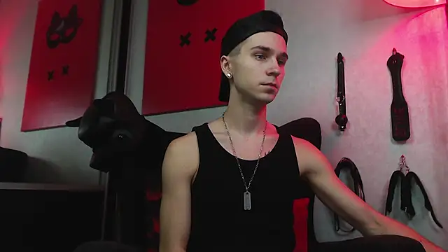 Joseph  Quinn online show from 01/28/25, 12:22