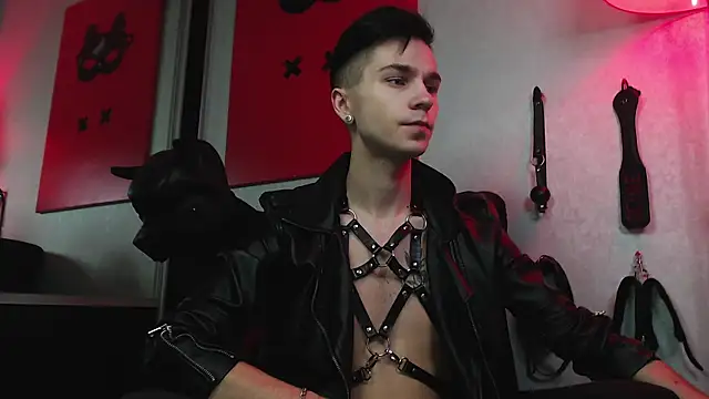 Joseph  Quinn online show from 01/30/25, 10:29