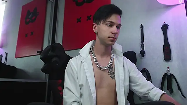 Joseph  Quinn online show from 02/17/25, 08:09