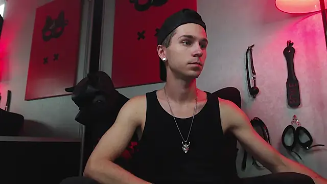 Joseph  Quinn online show from 03/03/25, 11:11