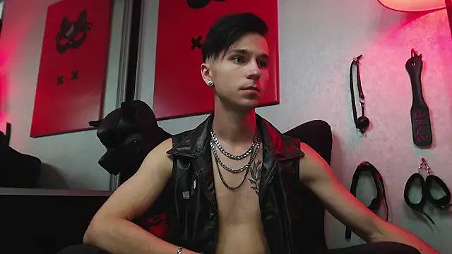 Joseph  Quinn online show from 03/06/25, 11:58