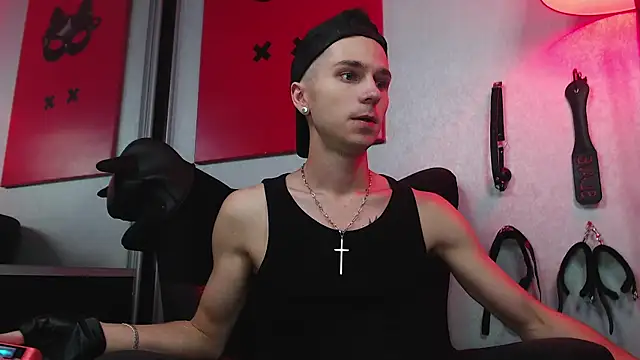 Joseph  Quinn online show from 03/08/25, 12:52