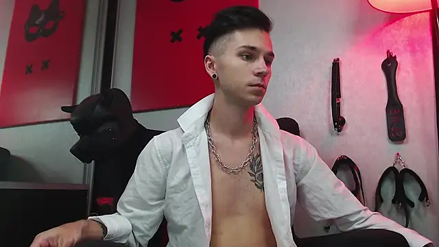 Joseph  Quinn online show from 03/11/25, 11:23