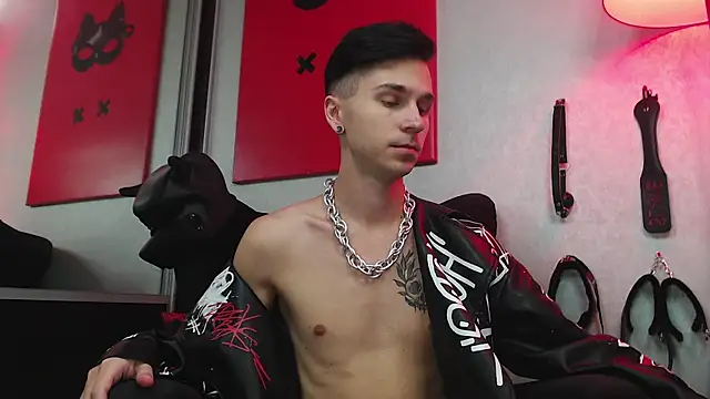 Joseph  Quinn online show from 03/15/25, 11:08