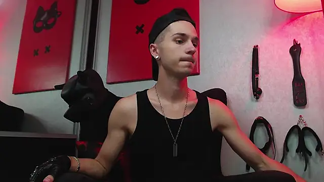 Joseph  Quinn online show from 03/16/25, 12:11