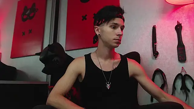 Joseph  Quinn online show from 03/20/25, 12:32