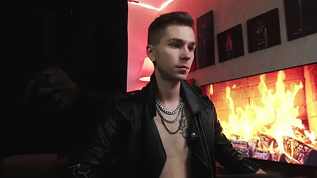 Joseph  Quinn online show from 09/17/25, 08:05