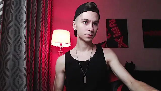 Joseph  Quinn online show from 11/30/25, 11:47