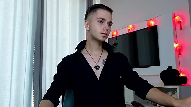 Joseph  Quinn online show from 04/11/26, 07:45