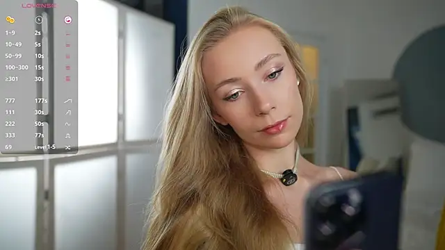 Snapshot of Vika54784 chatting on 02/16/25, 04:09 Vika54784 online show from 02/16/25, 04:09