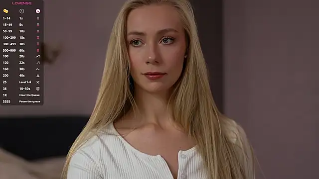 Snapshot of Vika54784 chatting on 10/23/25, 04:56 Vika54784 online show from 10/23/25, 04:56