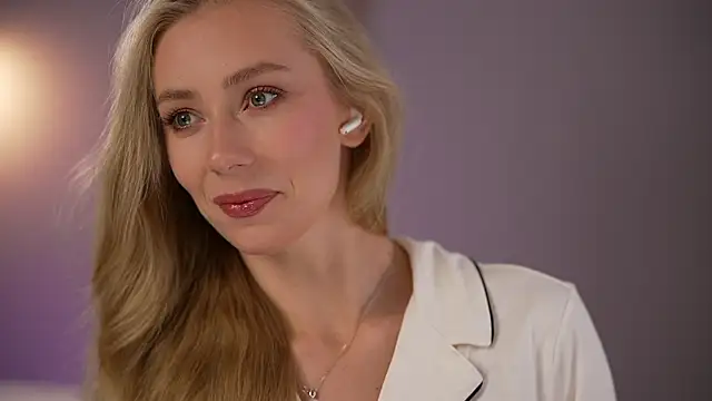 Snapshot of Vika54784 chatting on 11/08/25, 03:29 Vika54784 online show from 11/08/25, 03:29