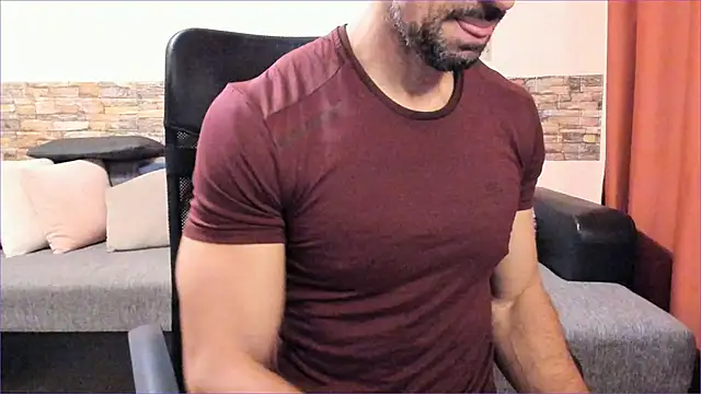 HotHunkTrainer online show from 10/10/25, 07:18