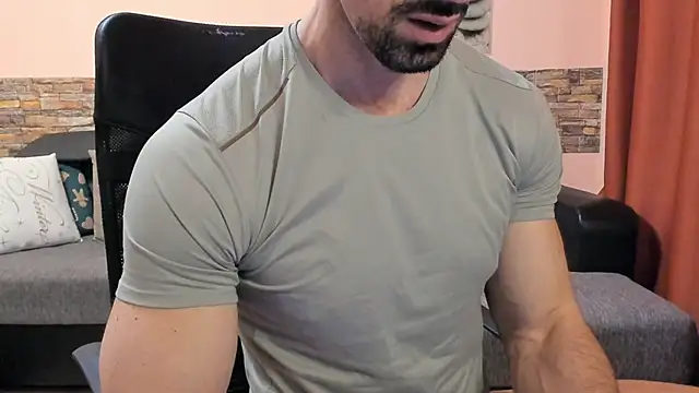 HotHunkTrainer online show from 05/24/26, 07:57