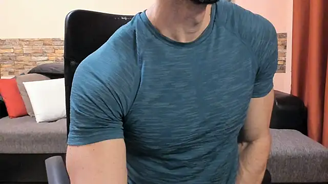 HotHunkTrainer online show from 06/09/26, 07:53