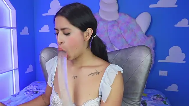 miss romyna online show from 11/18/25, 11:03