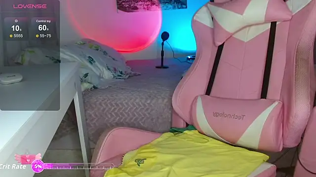 Snapshot of sexy_valentina1 chatting on 10/24/25, 02:19 sexy valentina1 online show from 10/24/25, 02:19