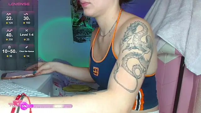 Snapshot of sexy_valentina1 chatting on 12/18/25, 01:11 sexy valentina1 online show from 12/18/25, 01:11