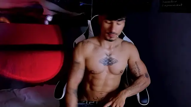 Snapshot of Thomas_Fit1 chatting on 04/28/26, 12:42 Thomas Fit1 online show from 04/28/26, 12:42
