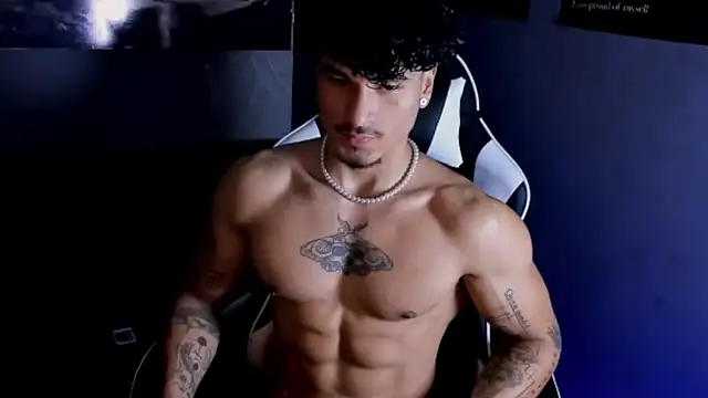 Snapshot of Thomas_Fit1 chatting on 06/08/26, 12:14 Thomas Fit1 online show from 06/08/26, 12:14