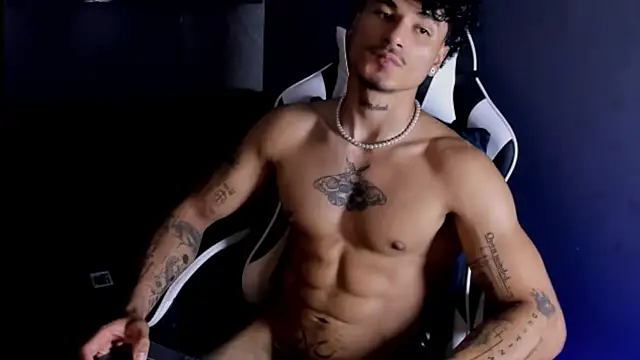 Snapshot of Thomas_Fit1 chatting on 06/08/26, 01:28 Thomas Fit1 online show from 06/08/26, 01:28
