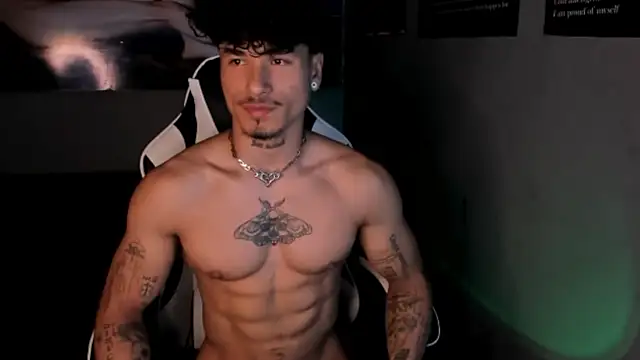 Snapshot of Thomas_Fit1 chatting on 06/12/26, 03:27 Thomas Fit1 online show from 06/12/26, 03:27