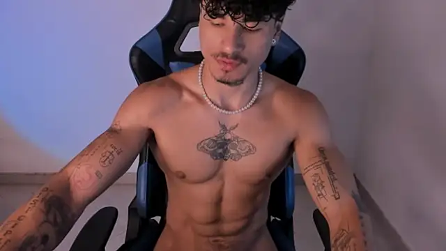 Snapshot of Thomas_Fit1 chatting on 06/29/26, 12:05 Thomas Fit1 online show from 06/29/26, 12:05
