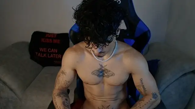 Snapshot of Thomas_Fit1 chatting on 07/10/26, 02:05 Thomas Fit1 online show from 07/10/26, 02:05