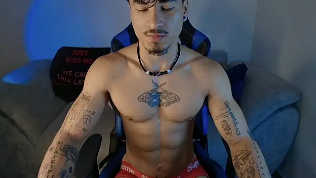 Snapshot of Thomas_Fit1 chatting on 07/17/26, 12:34 Thomas Fit1 online show from 07/17/26, 12:34