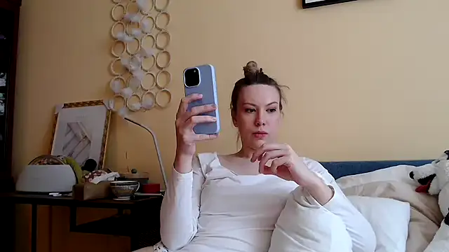 Snapshot of Scarlettford chatting on 03/21/25, 11:22 Scarlettford online show from 03/21/25, 11:22